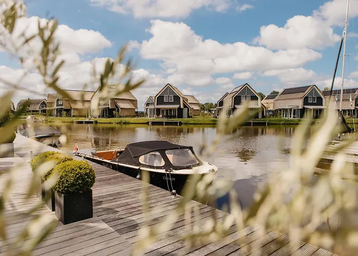 Havenvilla Heeg voor 6 Personen met Privé Steiger&Terras aan de Binnenhaven