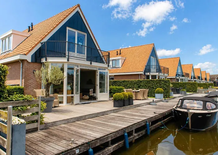 Havenvilla Heeg voor 6 Personen met Privé Steiger&Terras aan de Binnenhaven